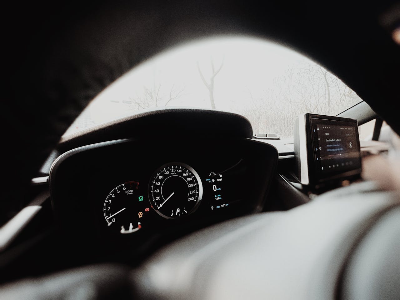 Photo by Shuaizhi Tian: https://www.pexels.com/photo/display-screen-of-modern-car-19881087/