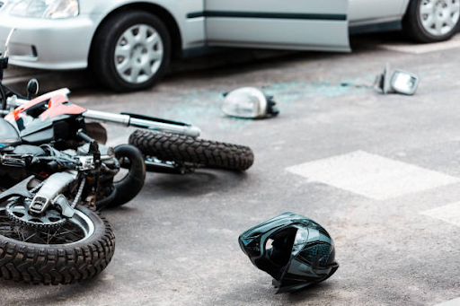 https://www.istockphoto.com/photo/overturned-motorcycle-after-collision-gm912151500-251120589